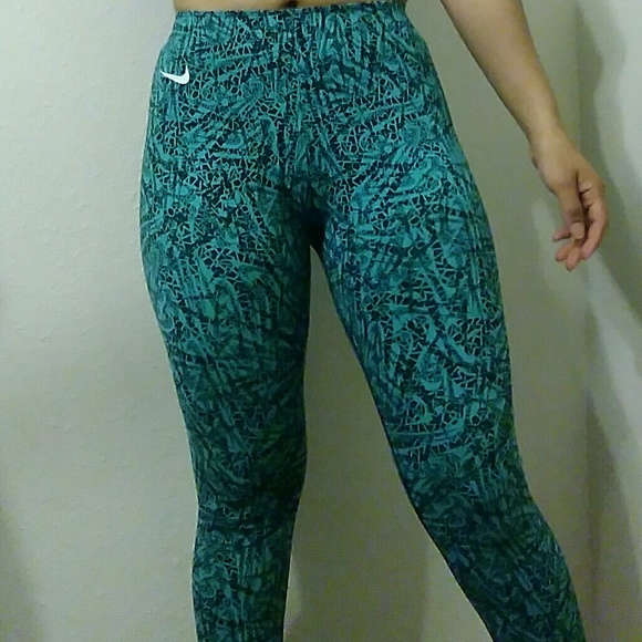 Nike Pants - Nike print workout leggings small